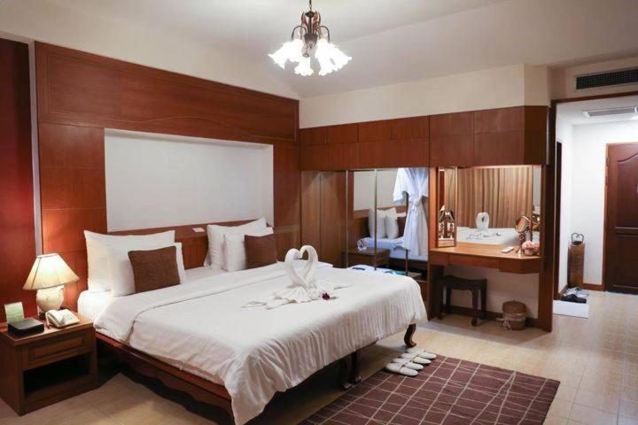 Country Lake View Hotel Suphan Buri Dış mekan fotoğraf