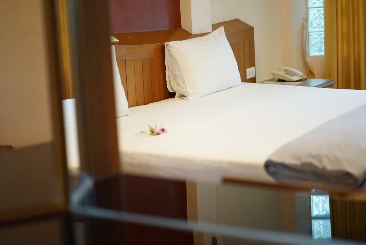Country Lake View Hotel Suphan Buri Dış mekan fotoğraf